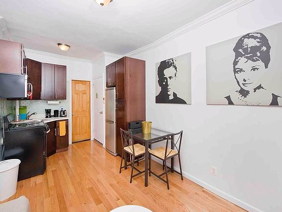 3rd image of 320 E 109th St APT 5