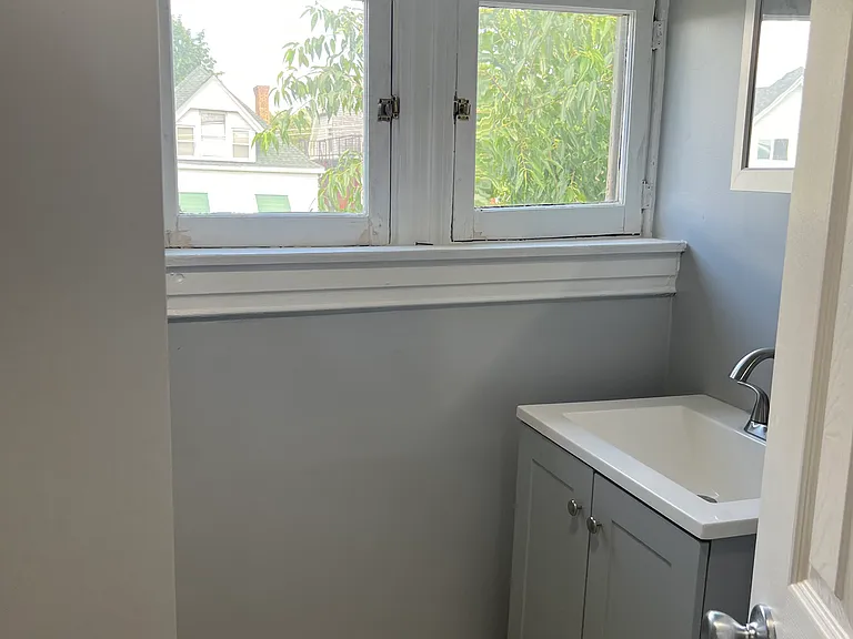 628 College St #1 — Photo 12