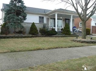 15120 Drake St, Southgate, MI 48195