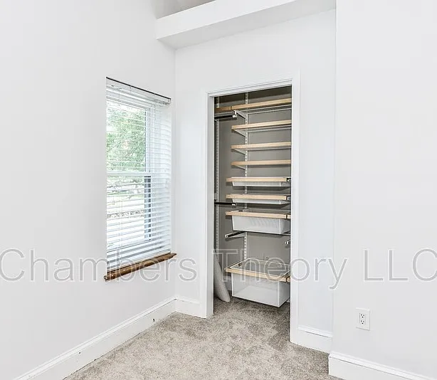 635 N West St — Photo 33
