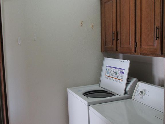 2nd image of 3820 Arizona Pl