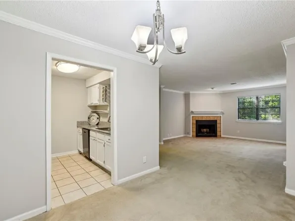 511 Barrington Hills Dr, Sandy Springs, GA 30350