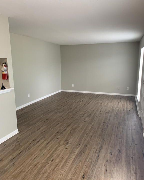 1st image of 932 7th Ave N