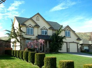 2020 Newhaven Loop, Richland, WA 99352