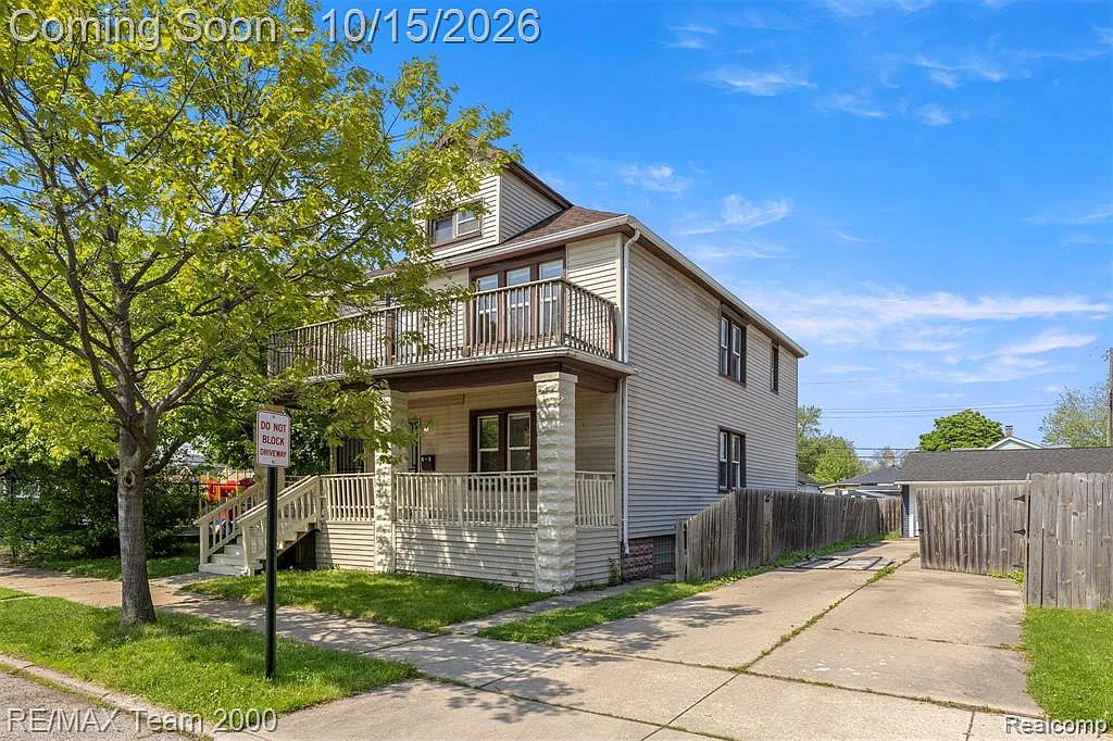5 bed, 2.0 bath, 1900 sqft, $1,750 — Photo 1