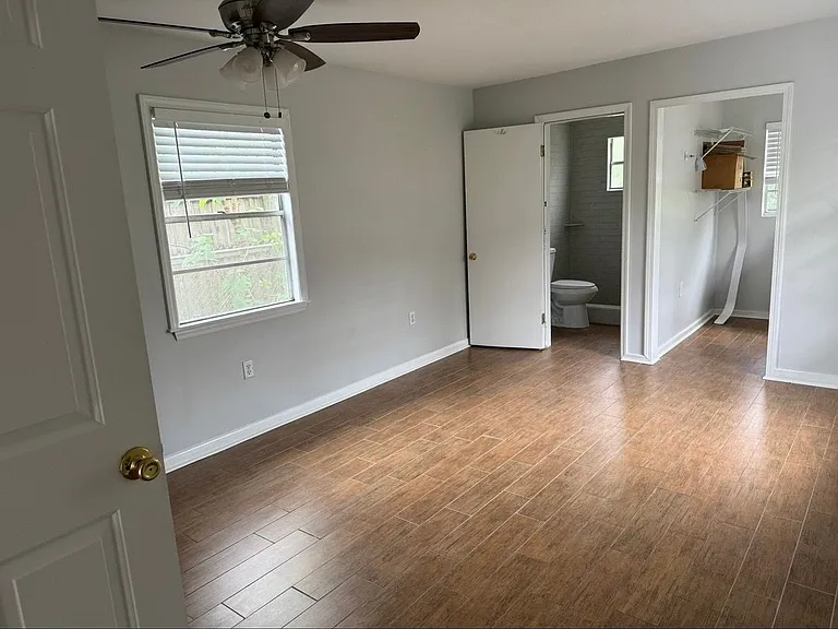 916 W Ohio Ave — Photo 2