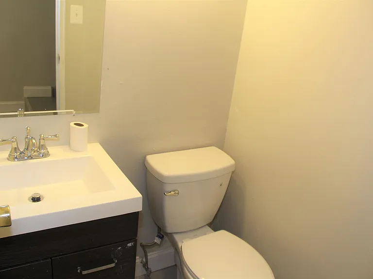 218 Centre Ave — Photo 1