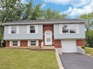 470 Surryse Rd, Lake Zurich, IL 60047