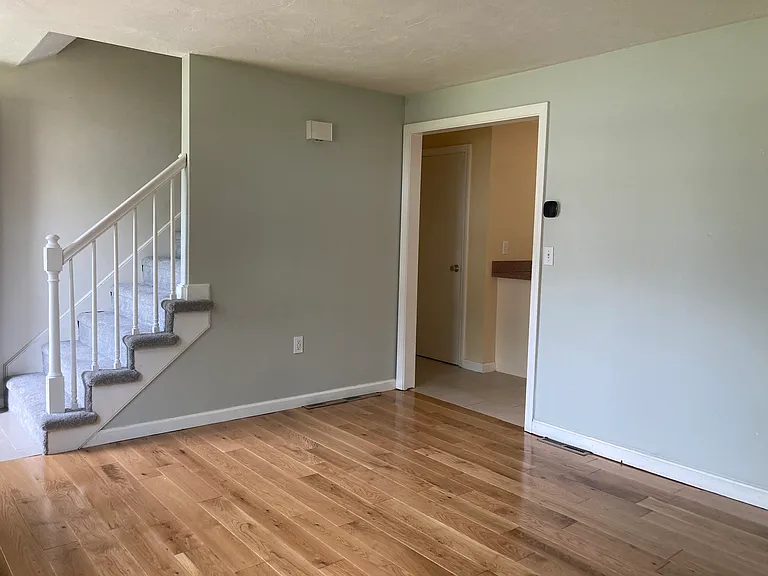 6 Carol Dr #6 — Photo 6