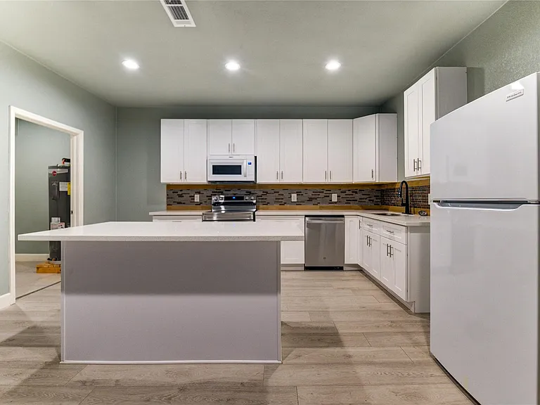 4323 Continental Dr — Photo 9