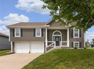 2339 NE Summerfield Dr, Blue Springs, MO 64029