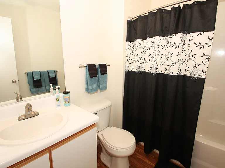 Crestview Apartments — Photo 39