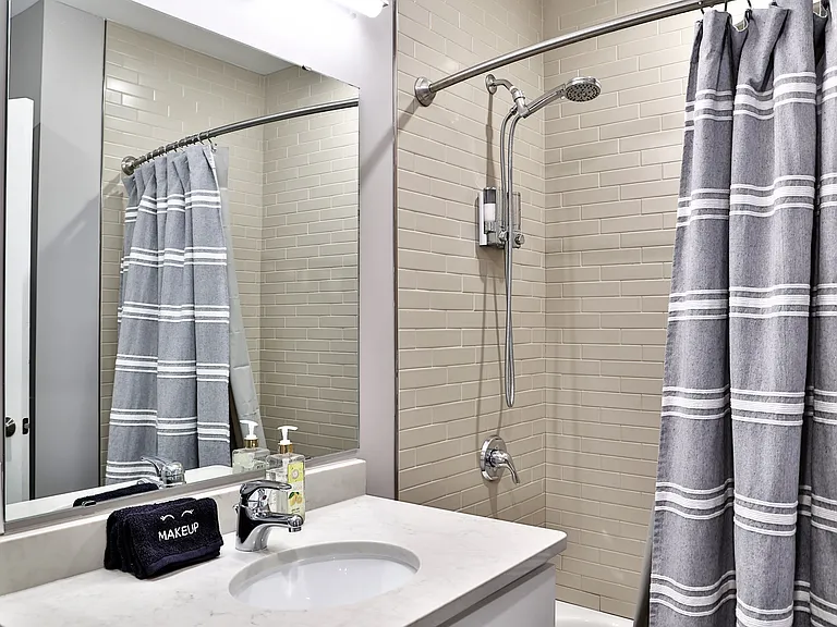 116 W 15th St #2 — Photo 12