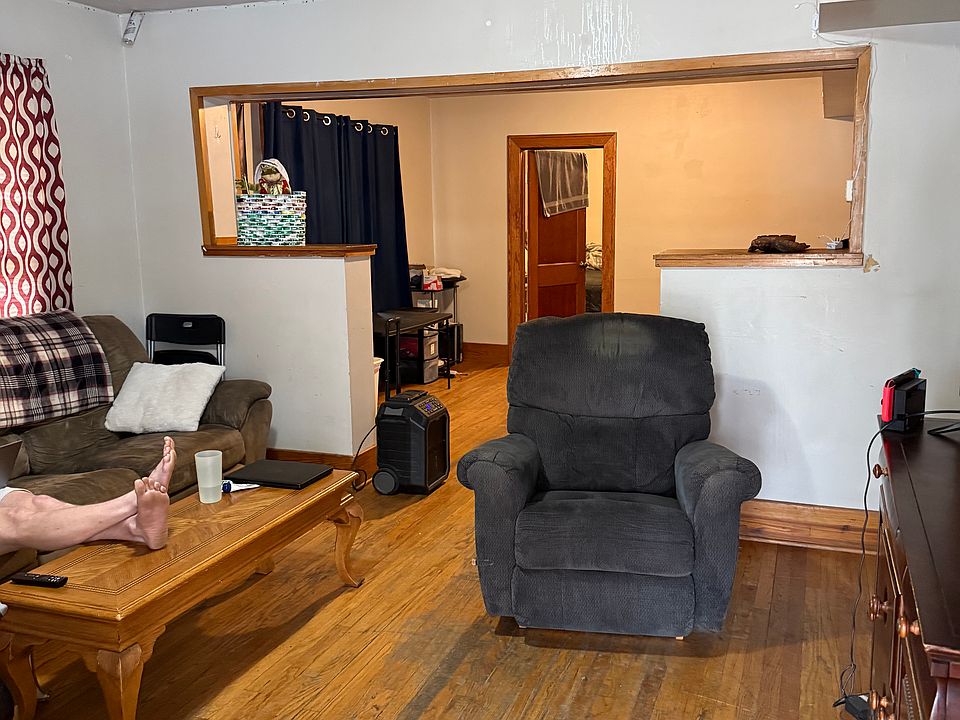 1st image of 405 W 5th St #1