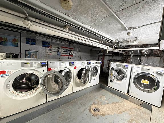 5th image of 160 E 28th St #1V