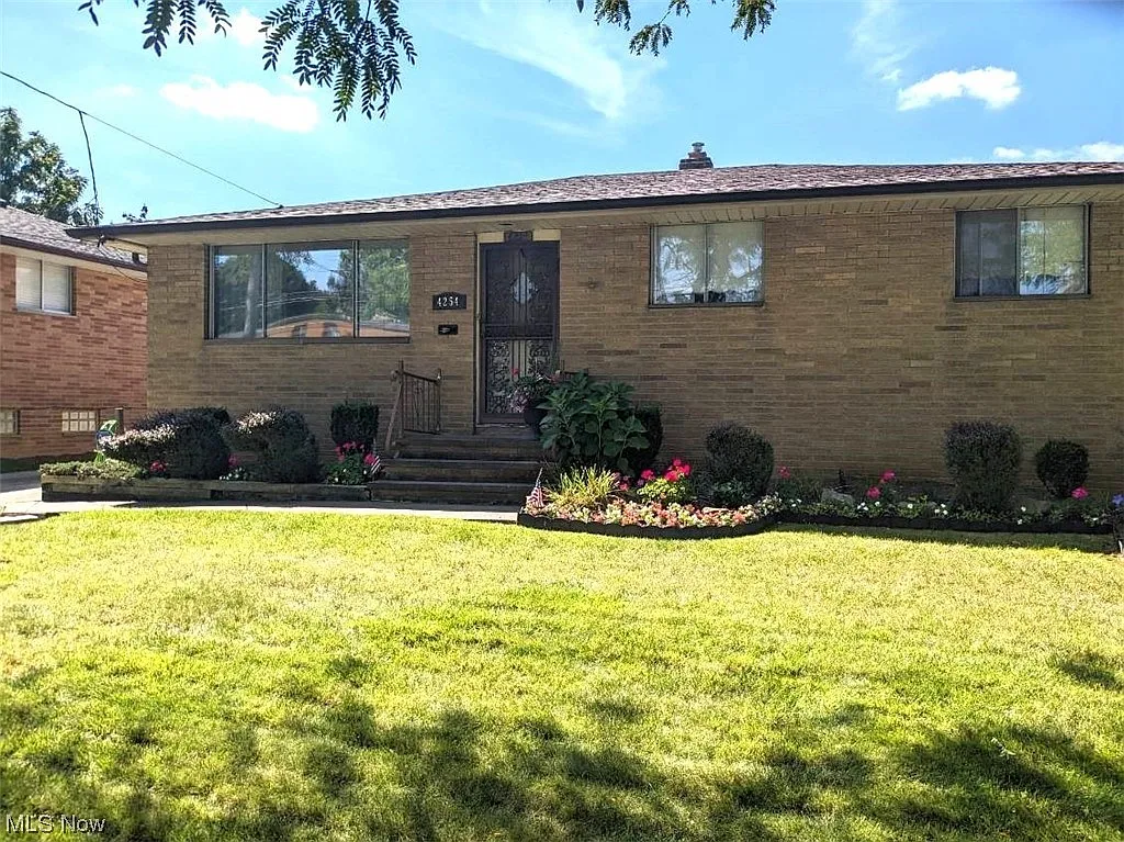 4254 W 20th St photo 1