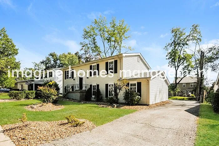 908 Broadhurst Dr — Photo 3