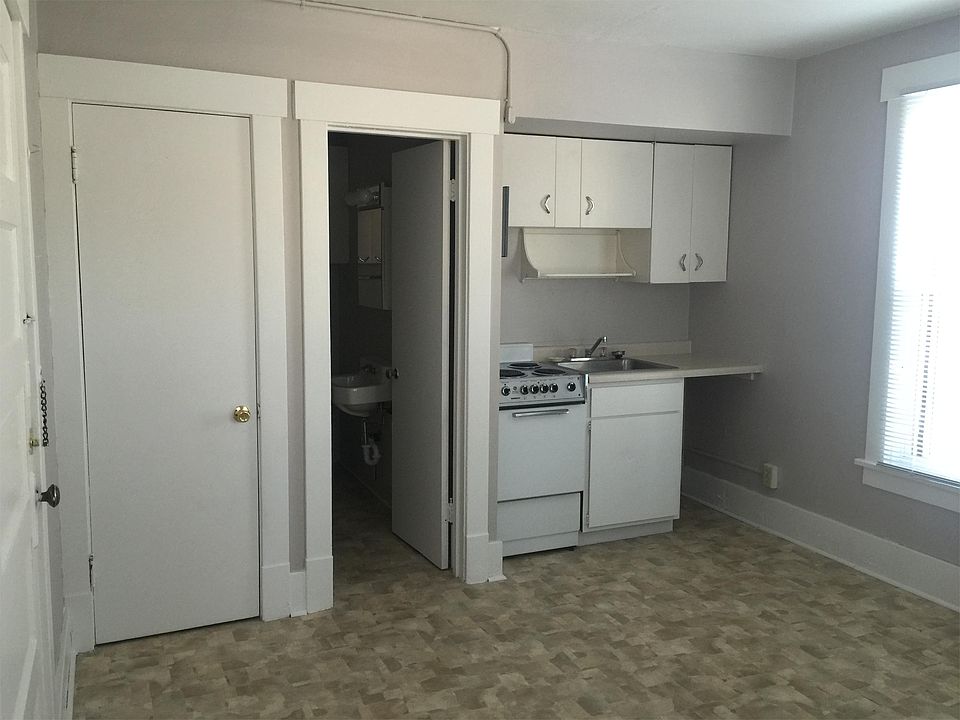 1st image of 408 10th St S APT 06
