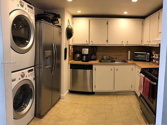 3rd image of 1450 Brickell Bay Dr APT 609