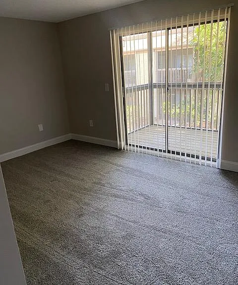 Oakbrook Village Apartments — Photo 25