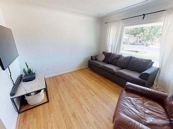 5th image of 1015 Badgley Dr