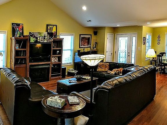 Great Room w/ Fireplace