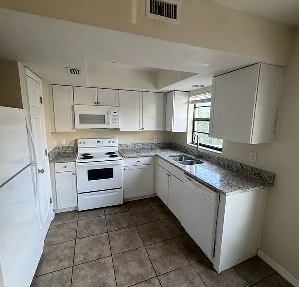 220 Meyer Ct #220 — Photo 10