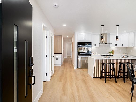 5th image of 25589 Belhaven St