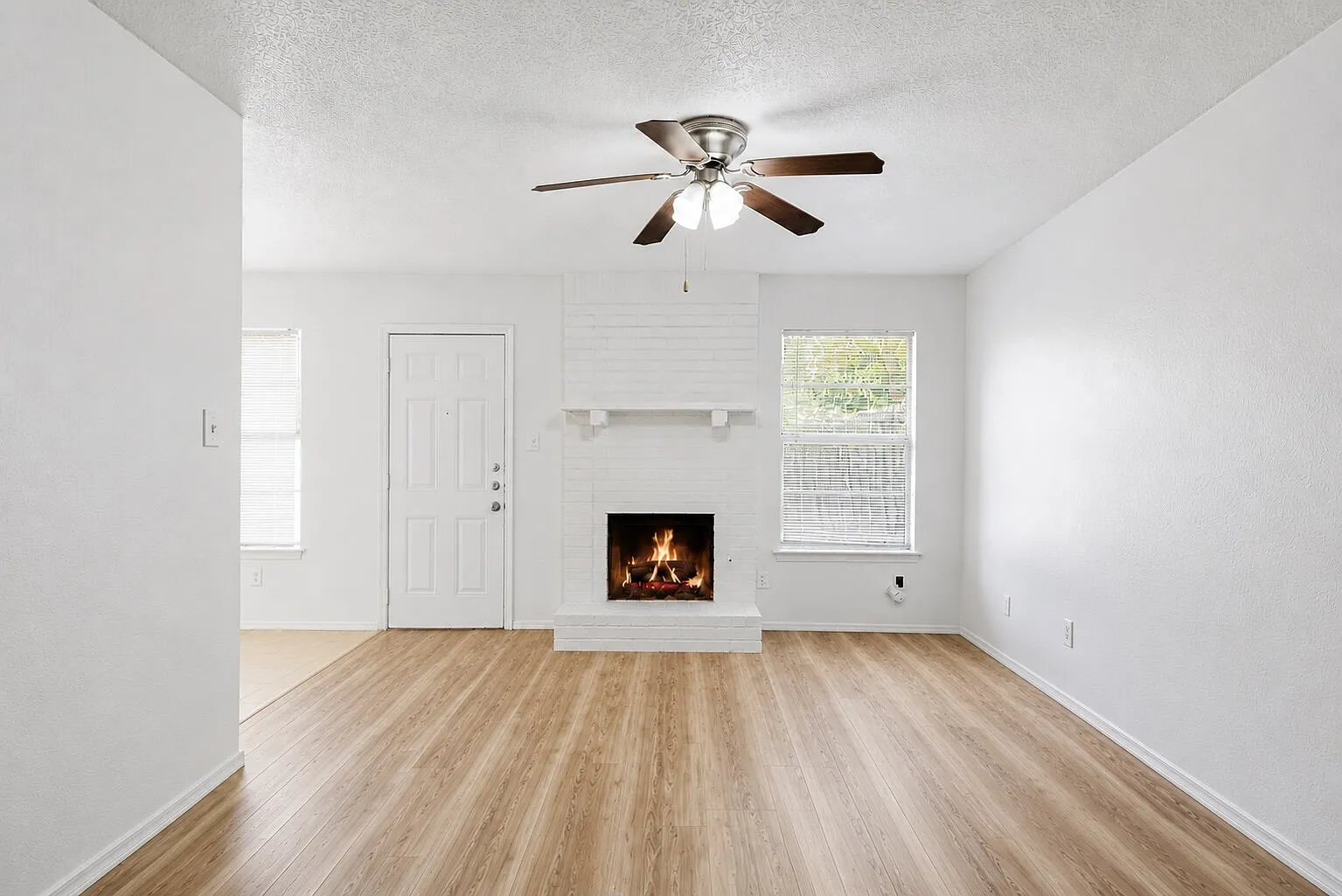 2 bed, 1.0 bath, 884 sqft, $1,395 — Photo 3