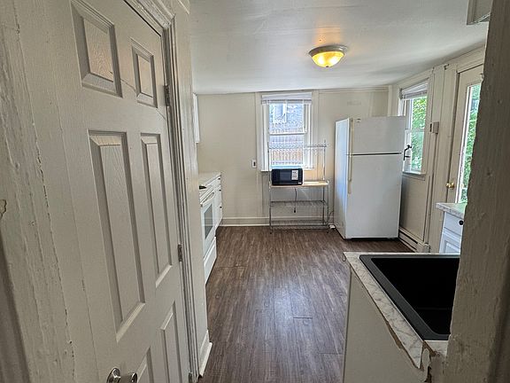 5th image of 316 S Prince St Unit 1