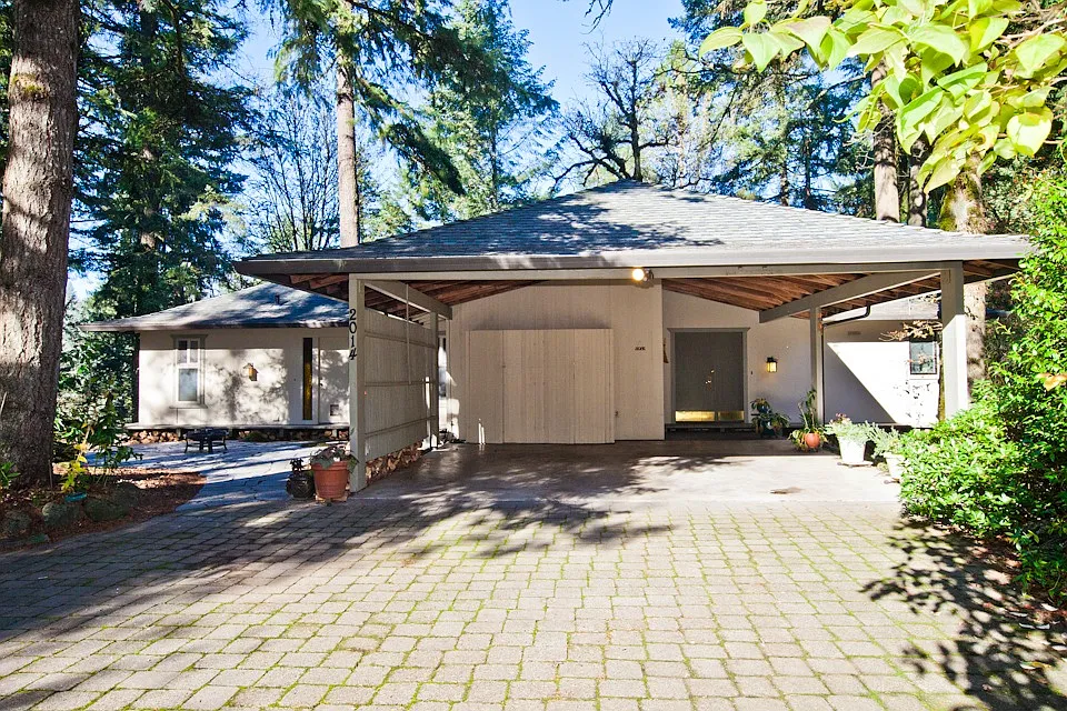 2014 Ridgewood Ln photo 1