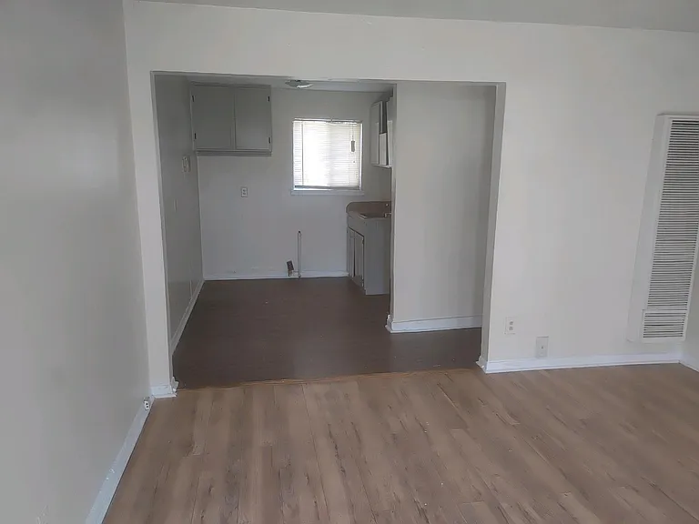 1710 Avenue V — Photo 2