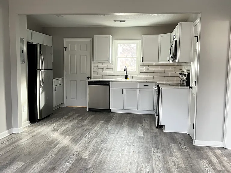 9 NW Orchard Dr — Photo 5