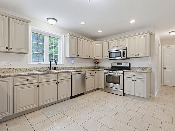 4th image of 28 Roland Way