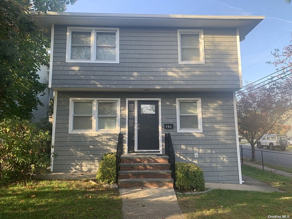 1st image of 219 Manorhaven Blvd Floor 1