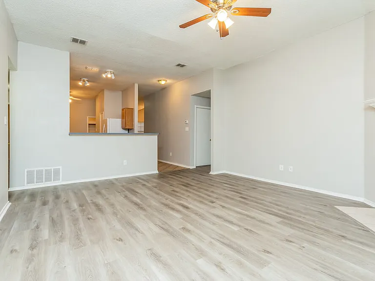 813 Edgehill Rd — Photo 5