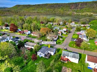 72 Luciani Rd, Woodbridge, CT 06525