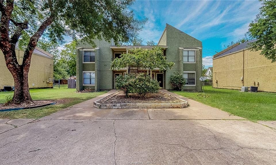 1st image of 303 Manuel Dr APT A