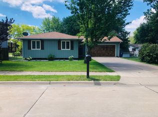 407 W 61st St, Davenport, IA 52806
