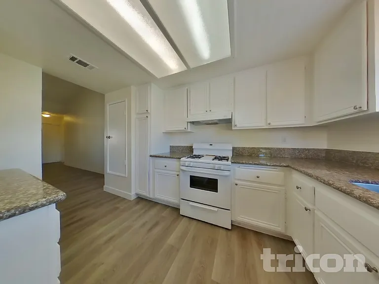 25854 Harriet Ave — Photo 6