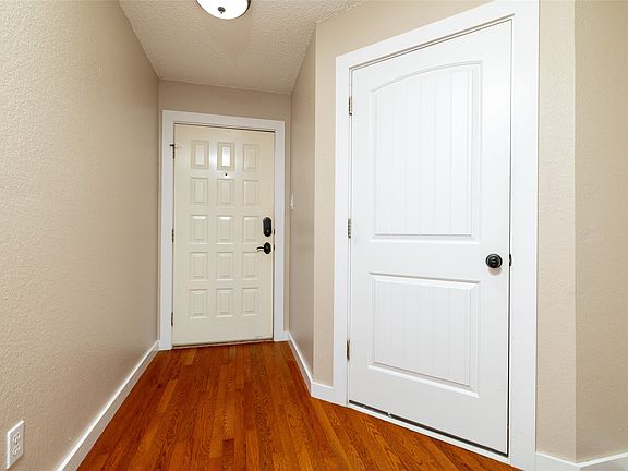 5th image of 937 Springhill Dr