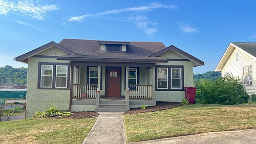 301 Highland Ave Photo 1