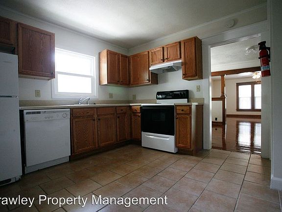 4th image of 216 N Lincoln St #216
