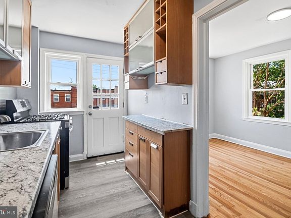 5th image of 3839 Elmley Ave