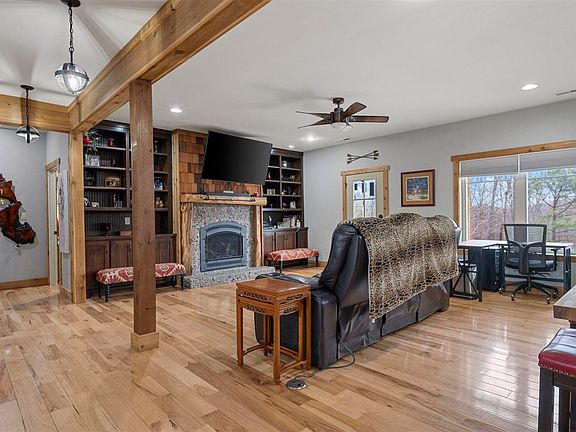 4th image of 851 Reed Rd