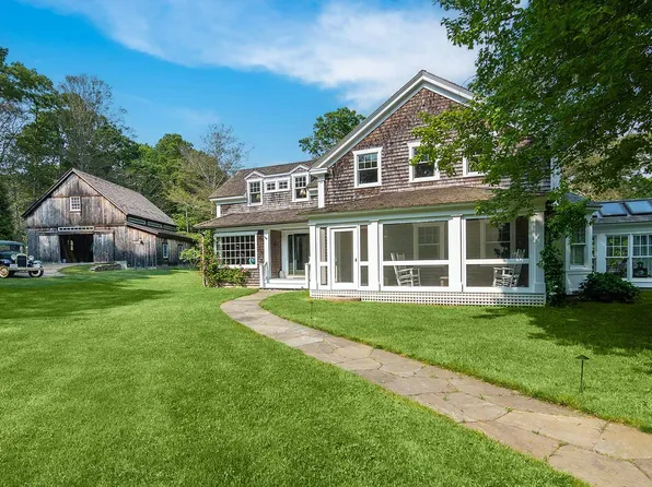 23 Indian Hollow Rd, West Tisbury, MA 02575