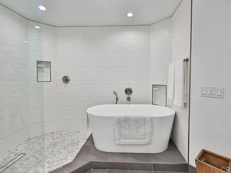 1099 1st St #420 — Photo 11