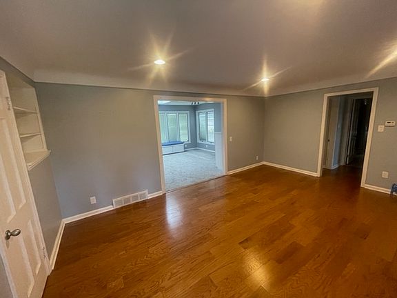 2nd image of 18933 Shadyside St