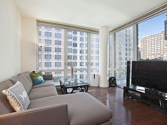 5th image of 225 E 34th St APT 6H
