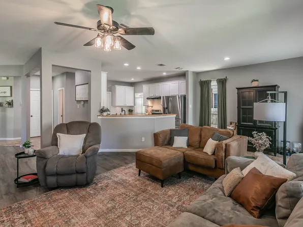 5463 Pecan Creek Cir, Fort Worth, TX 76244